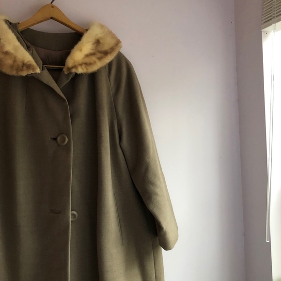 Vintage Coat with Fur Collar - Picture 5 of 6
